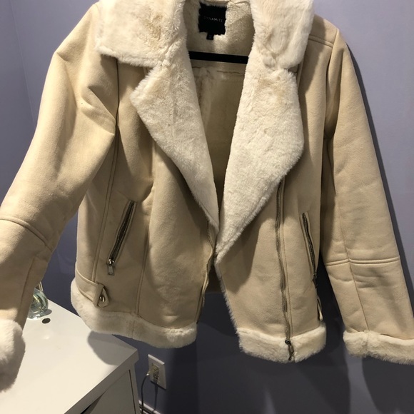 Size S- fits like M - Picture 2 of 3